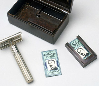 Gillette safety razor and blades, 1930 (Source: sciencemuseum.org.uk)